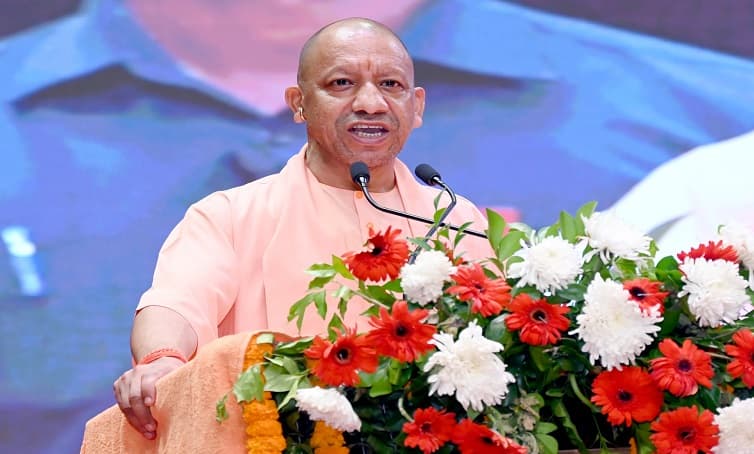 अराजकता से बाज आए कांग्रेस, वरना जो बचा है वह भी गंवा देगी : मुख्यमंत्री योगी