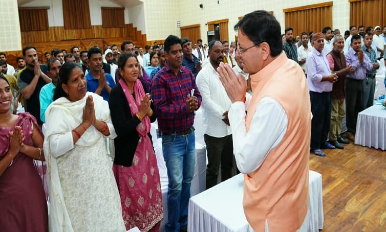सीएम धामी ने अनुसूचित जाति एवं अनुसूचित जनजाति समुदाय के लोगों से किया संवाद