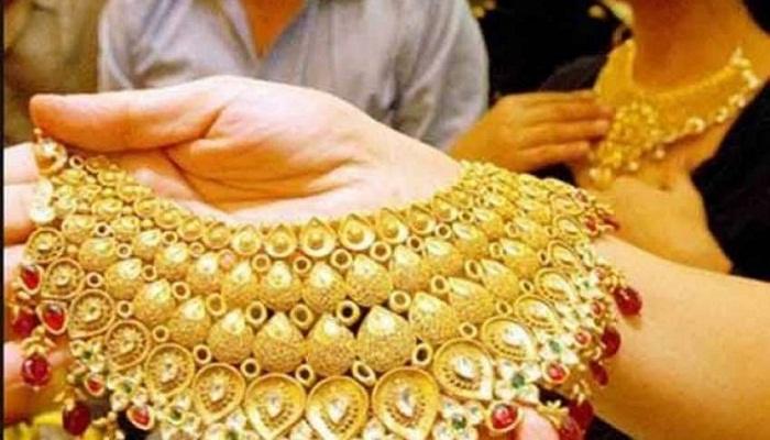 सोना हुआ सस्ता, चांदी भी फिसली