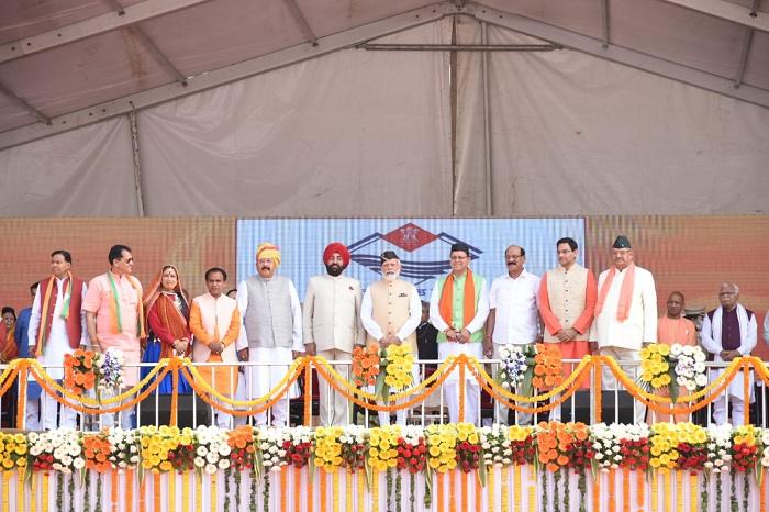 राज्यपाल ने धामी सहित 8 मंत्रियो को दिलाई पद एवं गोपनीयता की शपथ