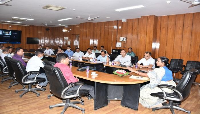 राधा रतूड़ी ने ली मुख्यमंत्री कार्यालय से सम्बद्ध अधिकारियों की बैठक