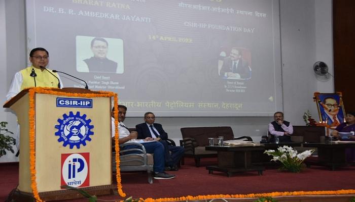 आईआईपी द्वारा किये गए विभिन्न कार्यों की प्रदर्शनी का सीएम ने किया अवलोकन