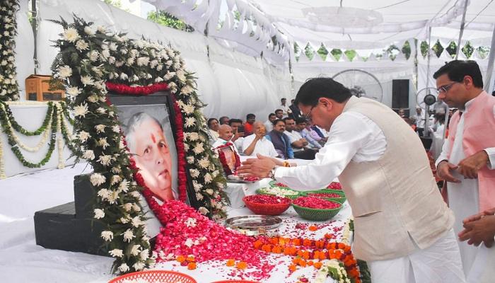 पूर्व विधायक के बड़े भाई अनिल कुमार गुप्ता को सीएम धामी ने दी श्रद्धांजलि