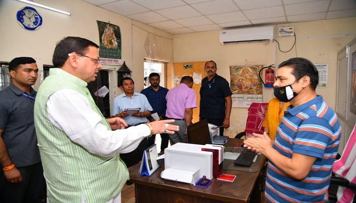 सीएम धामी ने आरटीओ कार्यालय पर छापा मारा, RTO को किया निलंबित