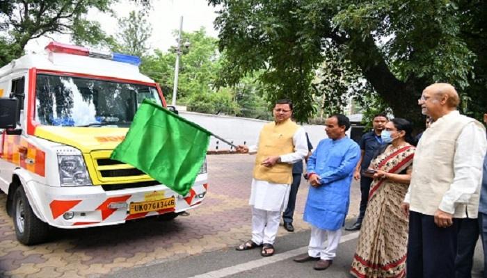 मुख्यमंत्री धामी ने आधुनिक टेक्नोलॉजी युक्त एंबुलेंस को झंडी दिखाकर किया रवाना