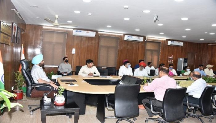 अनुश्रवण समिति की बैठक में मुख्य सचिव ने काम में तेजी लाने के दिए निर्देश