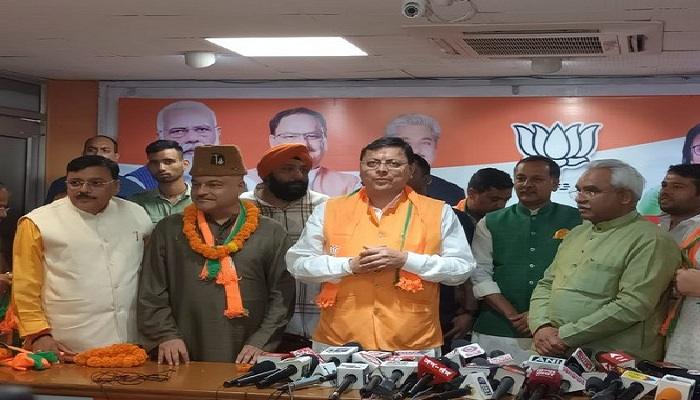AAP को झटका, अजय के बाद उत्तराखंड पार्टी अध्यक्ष ने दिया इस्तीफा