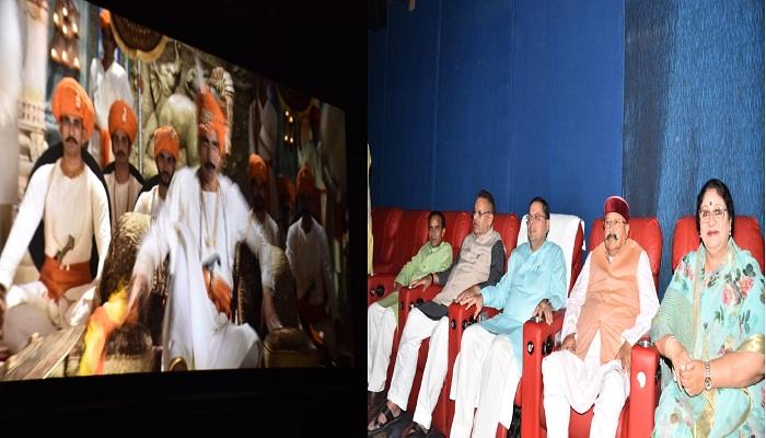 मुख्यमंत्री पुष्कर सिंह धामी ने देखी फिल्म सम्राट पृथ्वीराज