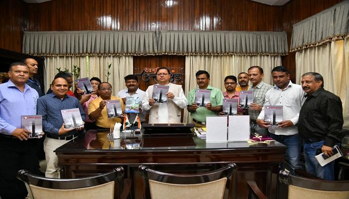 उत्तरांचल प्रेस क्लब की स्मारिका का सीएम धामी ने किया विमोचन