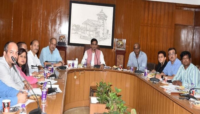 सौरभ बहुगुणा ने मत्स्य, डेयरी विकास एवं पशुपालन विभाग की समीक्षा