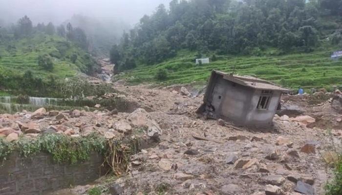 Uttarakhand: पहाड़ों पर बारिश ने मचाई तांडव, सड़कें क्षतिग्रस्त
