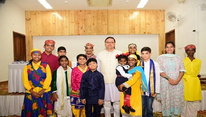 मुख्यमंत्री धामी ने आमजनों से भेंट कर सुनीं समस्याएं