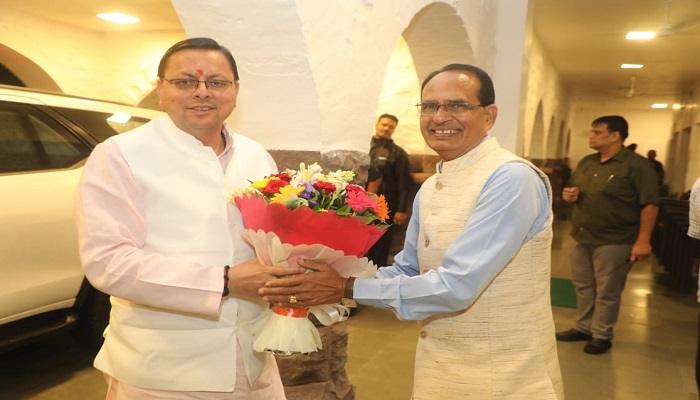 सीएम धामी ने शिवराज चौहान से की भेंट
