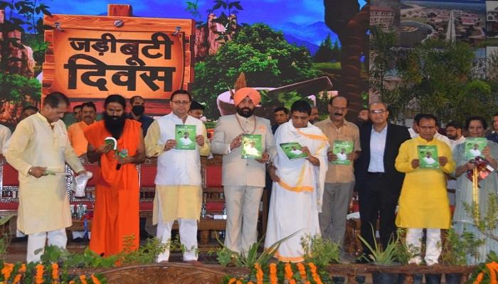 आचार्य बालकृष्ण ऋषि परंपरा के अनुगामी: सीएम धामी