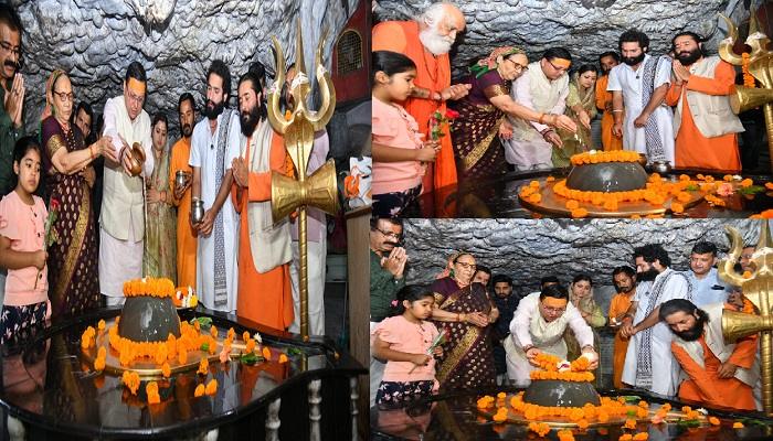 मुख्यमंत्री धामी ने जन्मदिन पर टपकेश्वर महादेव मंदिर में की पूजा