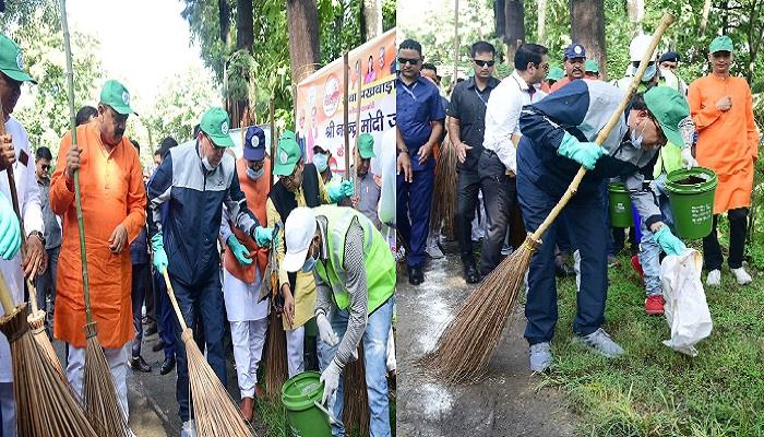 सीएम धामी ने  स्वच्छता कार्यक्रम में किया प्रतिभाग