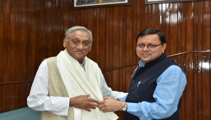पूर्व मुख्यमंत्री विजय बहुगुणा से मिले सीएम धामी