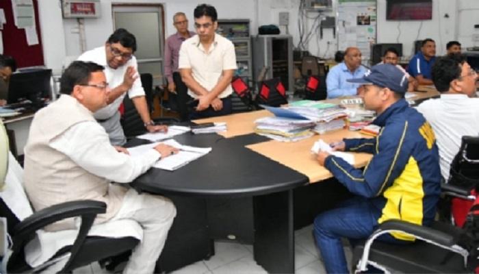 सीएम धामी ने अपने सभी कार्यक्रम किए स्थगित, डीएम पौड़ी से बात कर राहत-बचाव के दिए निर्देश