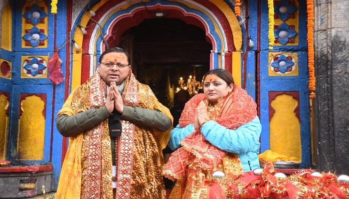 सीएम धामी ने केदारनाथ में की पूजा-अर्चना, साधु-संतों से की भेंट