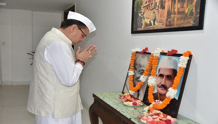 सीएम धामी ने गांधी और शास्त्री को दी श्रद्धांजलि