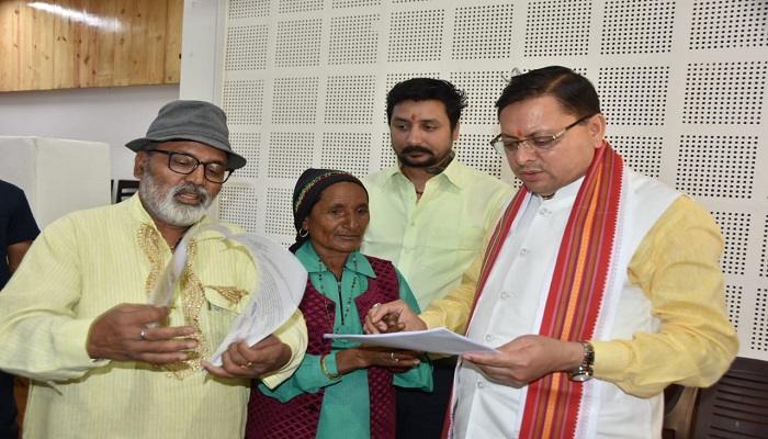आम जनता से भेंट कर सीएम धामी ने सुनी समस्याएं