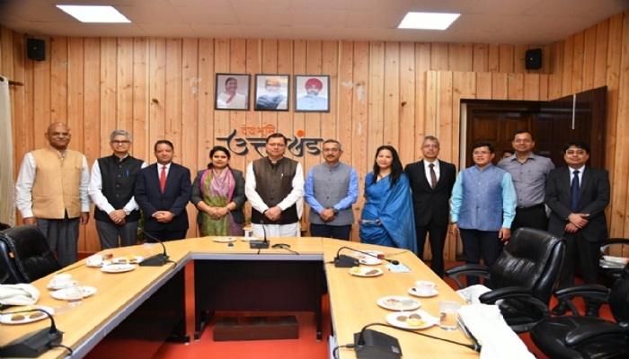 सीएम धामी से मिले विभिन्न देशों में कार्यरत भारत के सात राजदूत