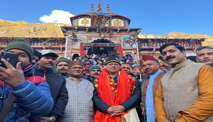 सीएम धामी ने बद्रीनाथ धाम में व्यवस्था का जायजा लिया