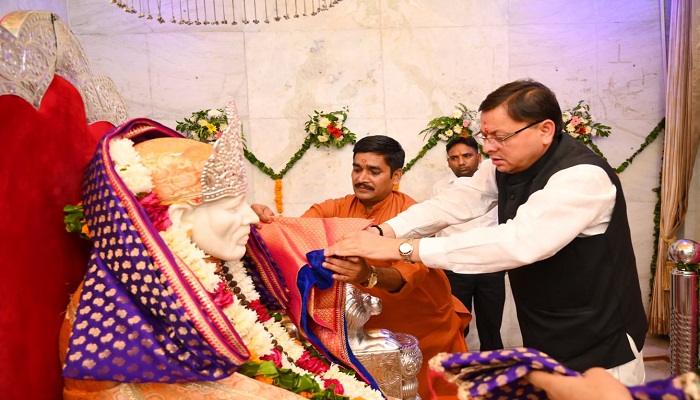 सीएम धामी ने साईं मंदिर में की पूजा अर्चना