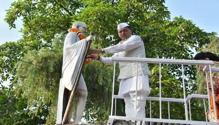 गांधी व शास्त्री के कार्य हम सबके के लिए प्रेरणादायी: धामी