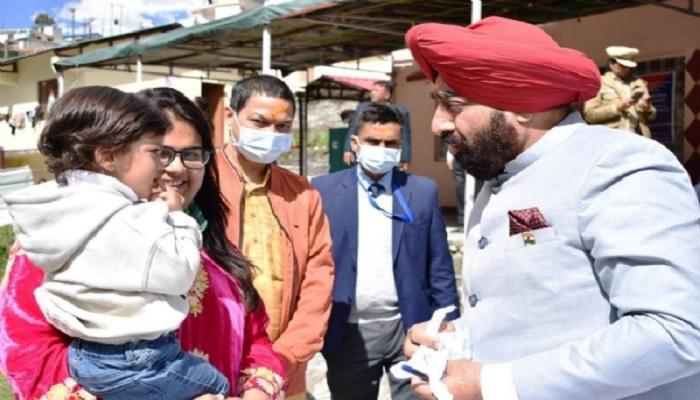 राज्यपाल ने भगवान बदरी विशाल किए दर्शन, प्रदेशवासियों की सुख समृद्धि के लिए की प्रार्थना