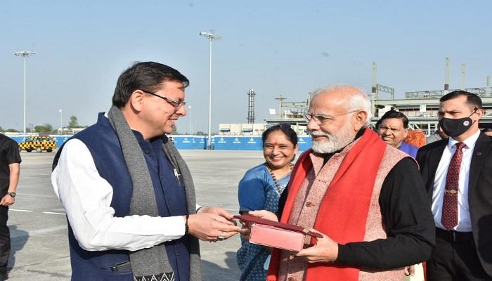 सीएम धामी ने पीएम मोदी को भेंट की ये खास चीजें