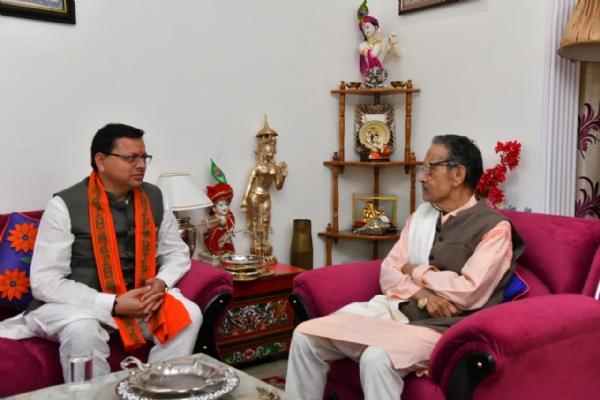 सीएम धामी ने महाराष्ट्र के राज्यपाल भुवन चंद्र खंडूडी से की भेंट