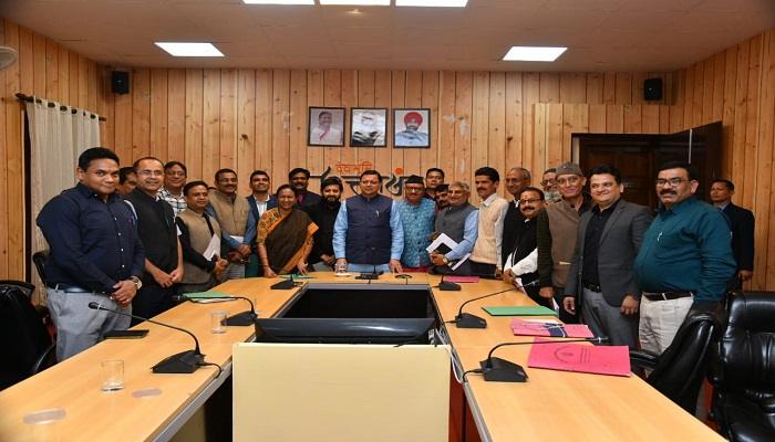 सीएम धामी से उत्तराखण्ड अधिकारी कर्मचारी शिक्षक समन्वय समिति ने की भेंट