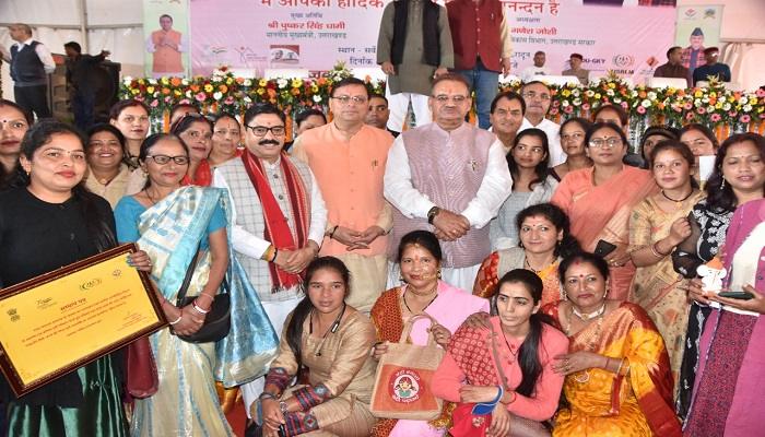 सीएम धामी ने \’लखपति दीदी मेला\’ में किया प्रतिभाग