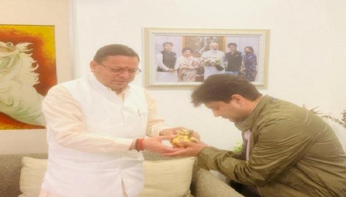 सीएम धामी ने केंद्रीय नागरिक उड्डयन मंत्री ज्योतिरादित्य सिंधिया से की भेंट