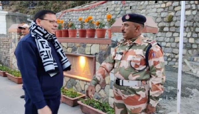 मॉर्निंग वॉक पर निकले सीएम धामी ने जवानों से की बातचीत, अधिकारियों संग ली योगा क्लास