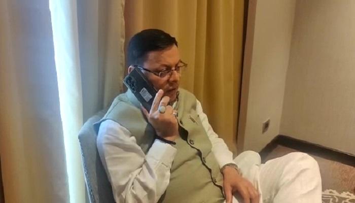 सीएम धामी ने क्रिकेटर ऋषभ पंत की मां से की बात