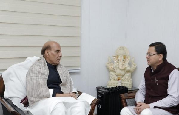 सीएम धामी ने रक्षा मंत्री राजनाथ से की शिष्टाचार भेंट