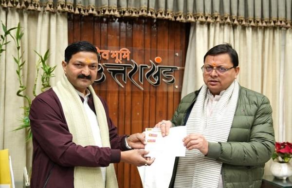 BKTC अध्यक्ष ने जोशीमठ प्रभावितों के लिए सीएम धामी को सौंपा पांच लाख का चेक