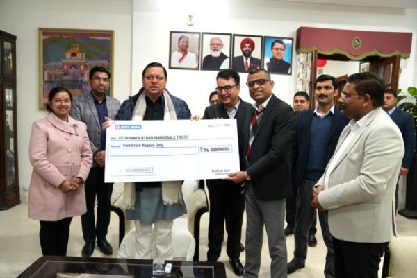 सीएम धामी से मिले एचडीएफसी बैंक के प्रमुख