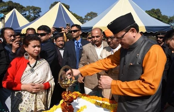 सीएम धामी ने छह दिवसीय चित्र प्रदर्शनी का किया शुभारम्भ
