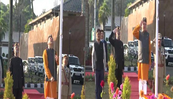 सीएम धामी ने सीएम आवास और भाजपा कार्यालय में फहराया तिरंगा