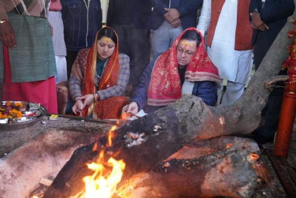 सीएम धामी ने मां डाट काली मंदिर में किया पूजन