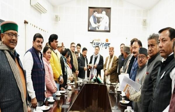 कांग्रेस प्रतिनिधिमंडल ने सीएम धामी से की भेंट