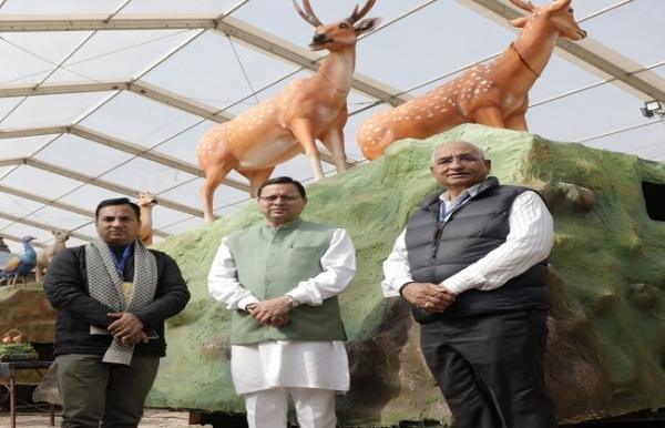 सीएम धामी ने मानसखण्ड झांकी का किया निरीक्षण