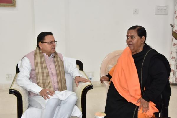 उमा भारती ने जोशीमठ के हालात पर सीएम धामी से की चर्चा