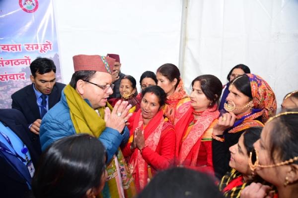 सीएम धामी ने विभिन्न संगठनों के साथ किया संवाद