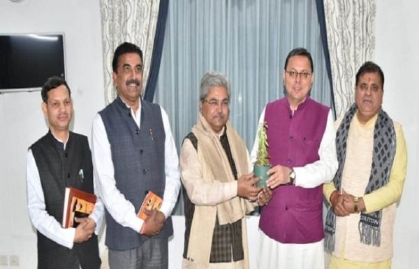 भाजपा प्रभारी ने सीएम धामी से की भेंट