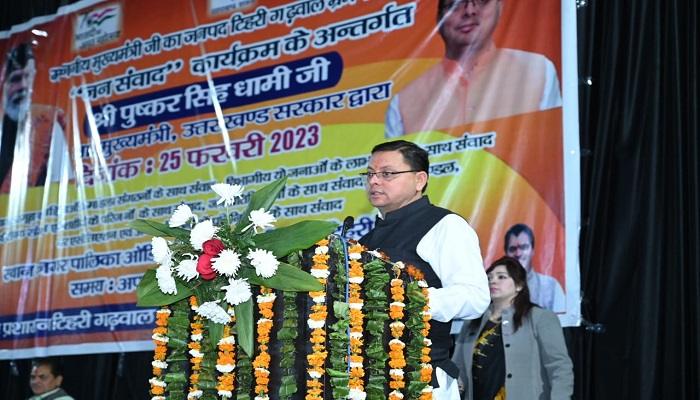 धामी ने विभिन्न योजनाओं के लाभार्थियों के साथ किया संवाद