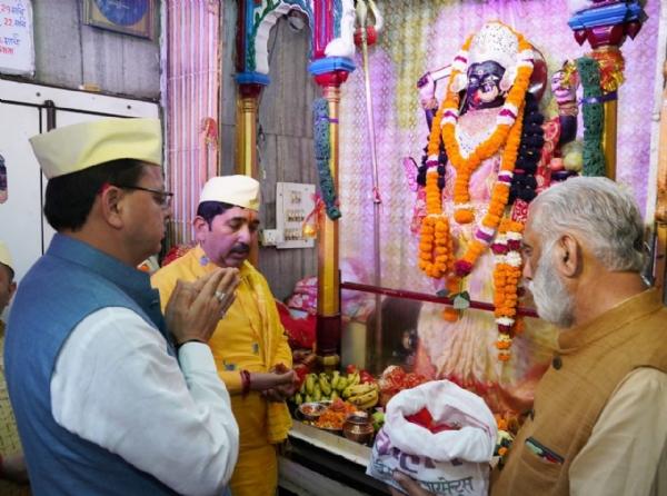 सीएम धामी ने मां कालिका मंदिर में दर्शन कर समृद्धि की कामना की